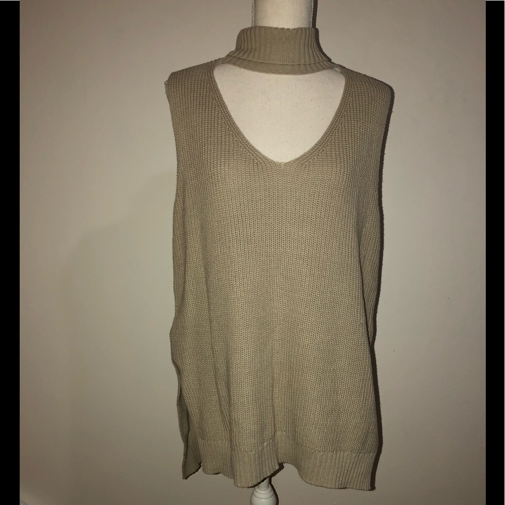 Sleeveless turtle neck sweater